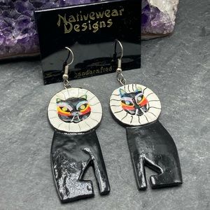 # NWT Women’s Vintage artisan wood paint novelty earrings African cat panther